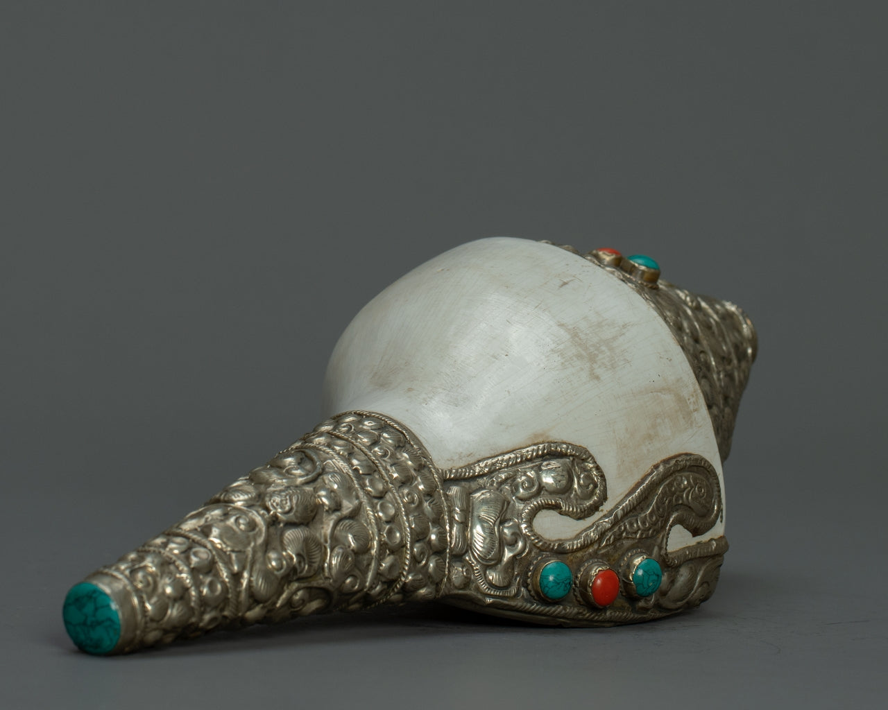 Silver Crafted Shankha – Handmade Hindu Dharma Conch Shell | Spiritual Puja Item for Temple, Meditation & Home Decor