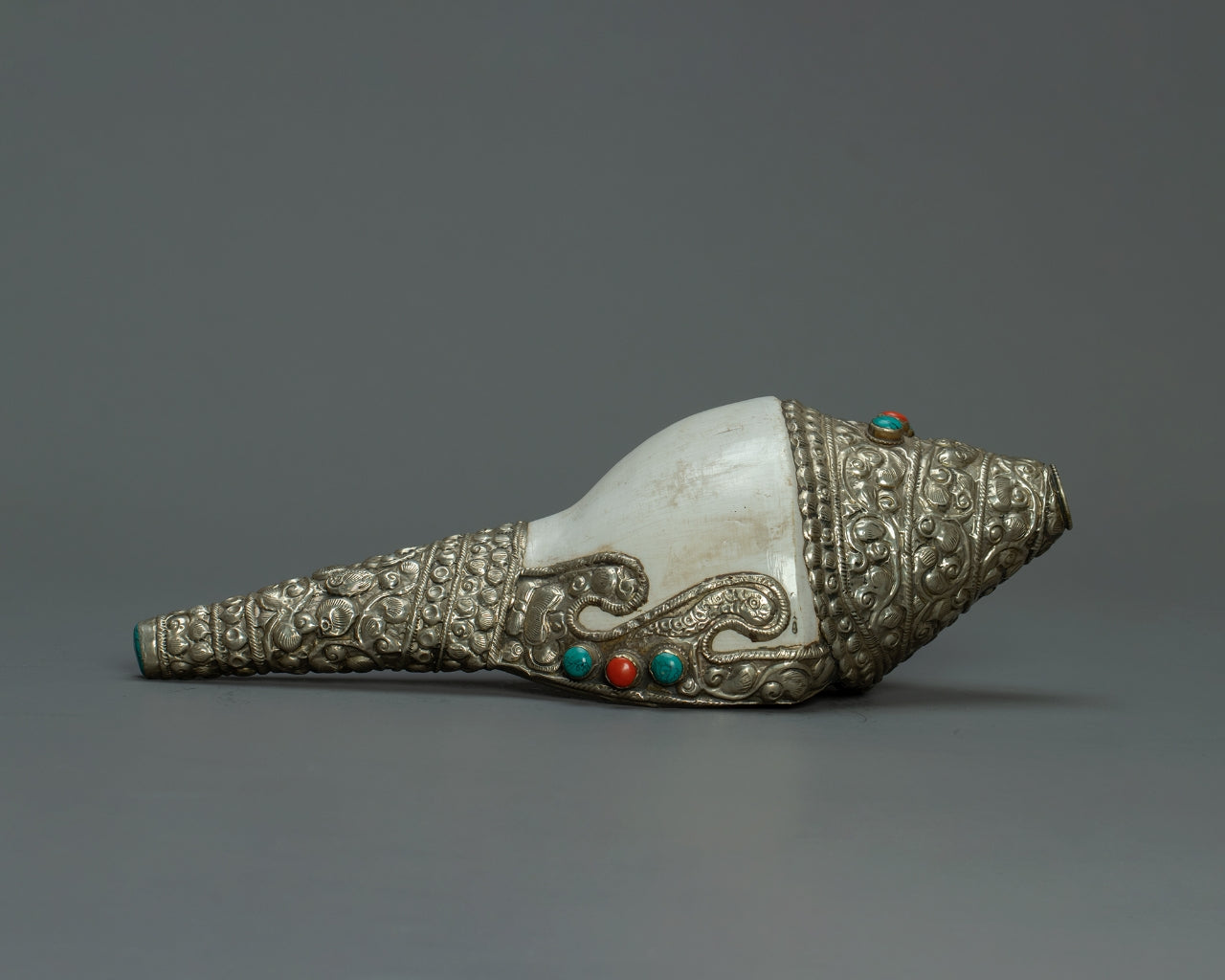 Silver Crafted Shankha – Handmade Hindu Dharma Conch Shell | Spiritual Puja Item for Temple, Meditation & Home Decor